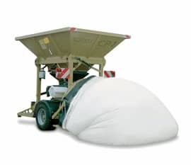 Плющилка предназначена для эксплуатации на ферме, где зерно, перевозимое с поля, перерабатывается и одновременно укладывается в мешки.